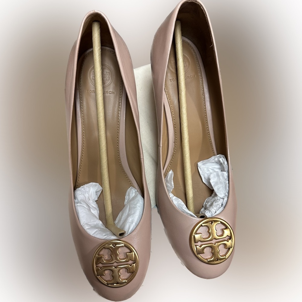 Tory Burch Chelsea 65 mm wedge in sand ( muted pink )
